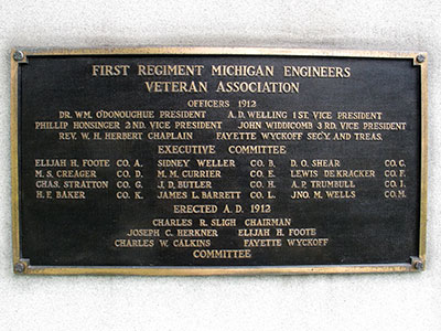 Tablet recognizing the committee who built this monument. Photo ©2014 Look Around You Ventures, LLC.